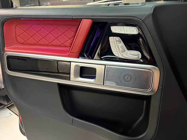 Фото 10 - Mercedes-Benz G-Class AMG