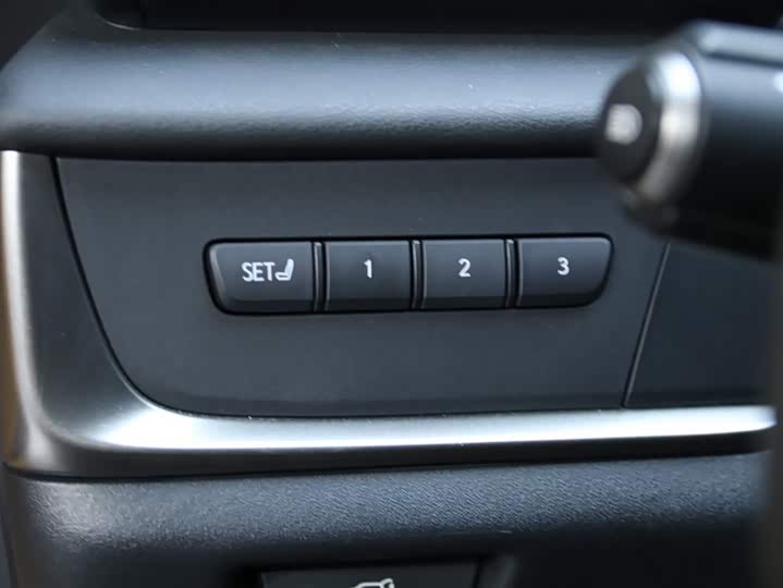 Фото 11 - Lexus RZ