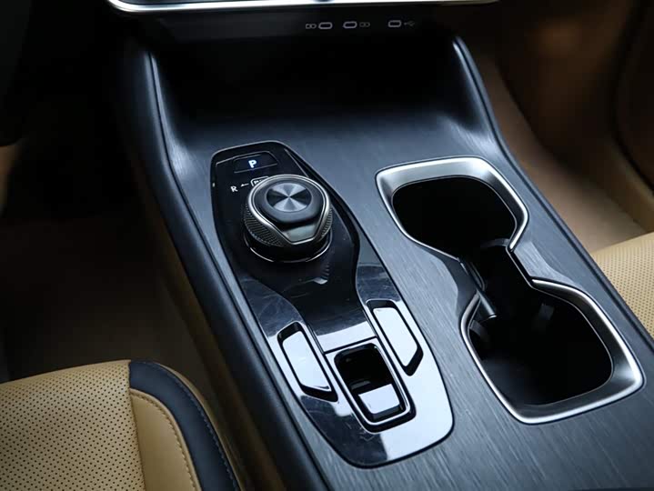 Фото 8 - Lexus RZ