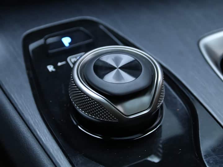 Фото 9 - Lexus RZ