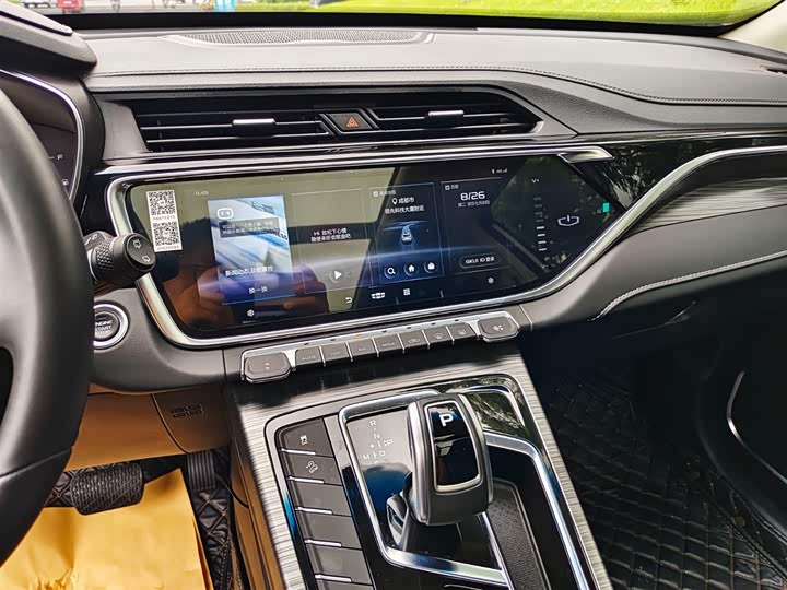 Фото 12 - Geely Atlas