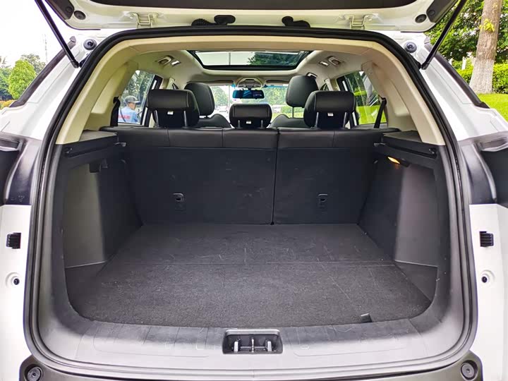 Фото 20 - Geely Atlas