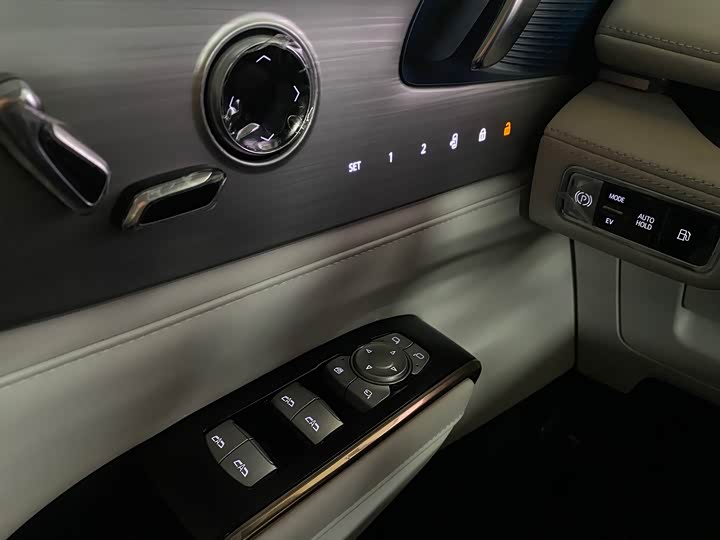 Фото 11 - Buick GL8 Hybrid