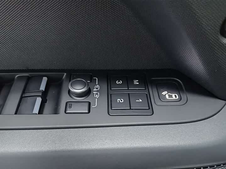 Фото 16 - Land Rover Defender