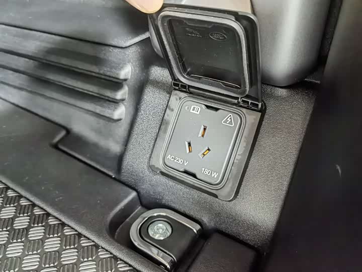 Фото 19 - Land Rover Defender