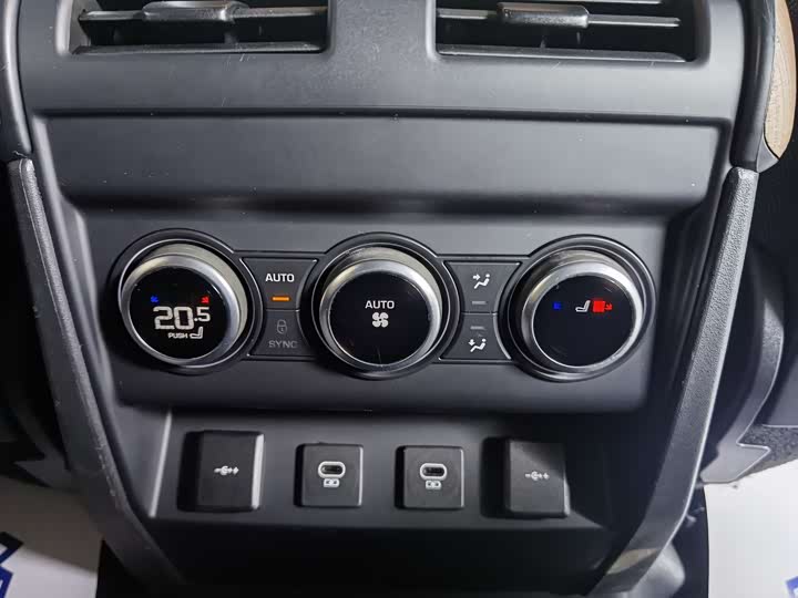 Фото 22 - Land Rover Defender