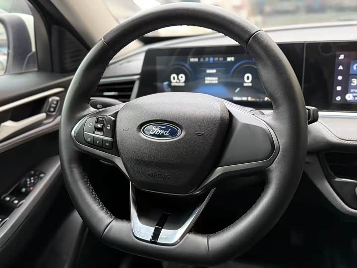 Фото 2 - Ford Escort