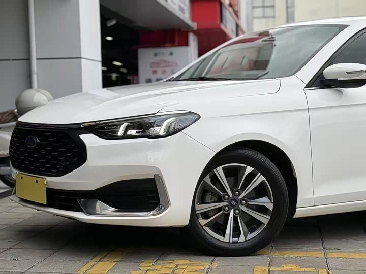 Фото 3 - Ford Escort