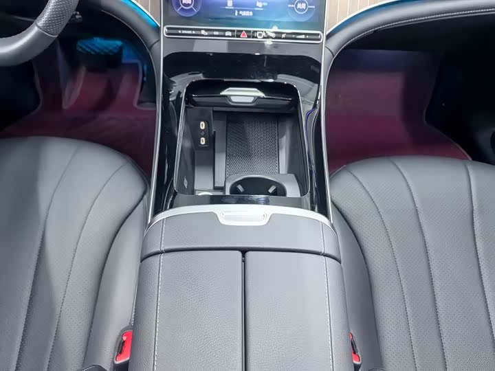 Фото 24 - Mercedes-Benz EQE