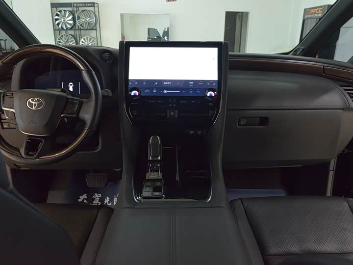 Фото 11 - Toyota Alphard