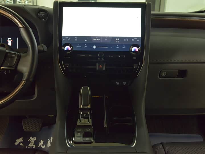 Фото 14 - Toyota Alphard