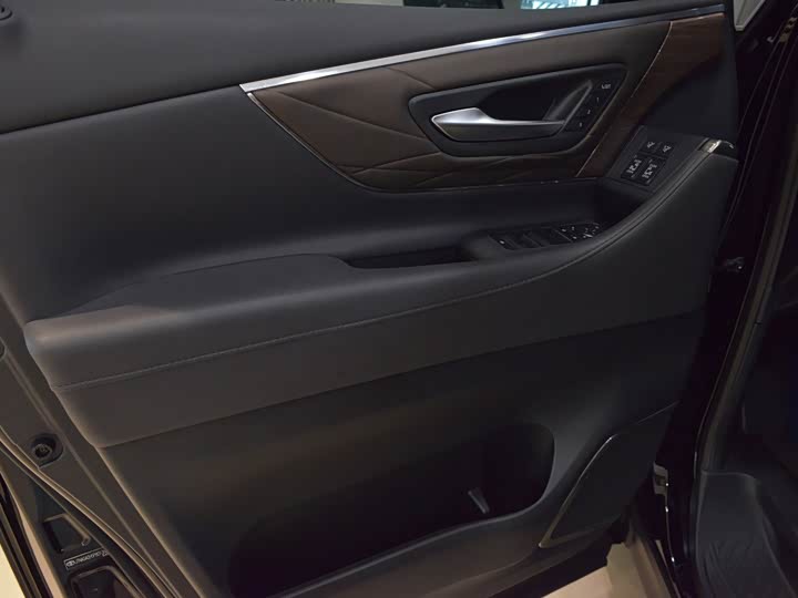 Фото 9 - Toyota Alphard