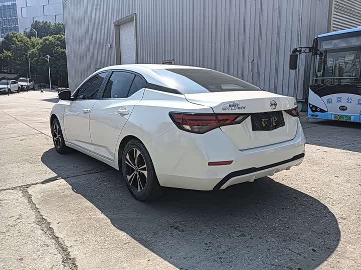 Фото 15 - Nissan Sylphy