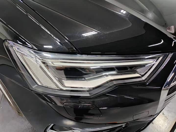 Фото 13 - Audi A6L