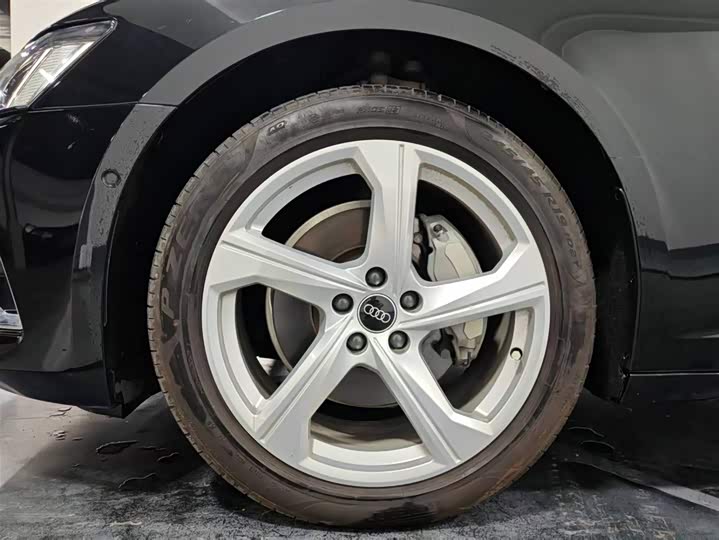 Фото 15 - Audi A6L