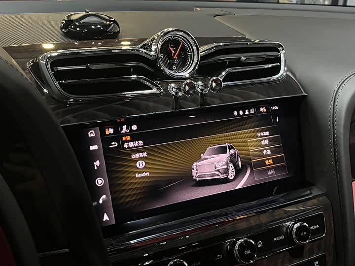 Фото 14 - Bentley Bentayga