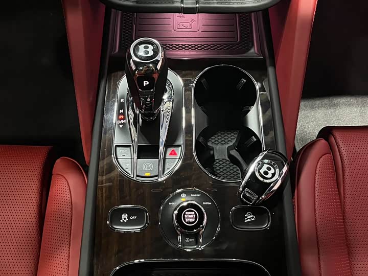 Фото 19 - Bentley Bentayga
