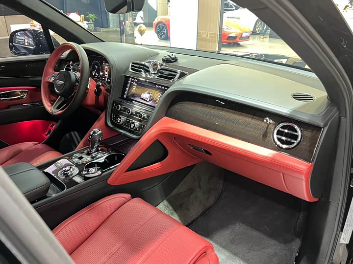 Фото 20 - Bentley Bentayga