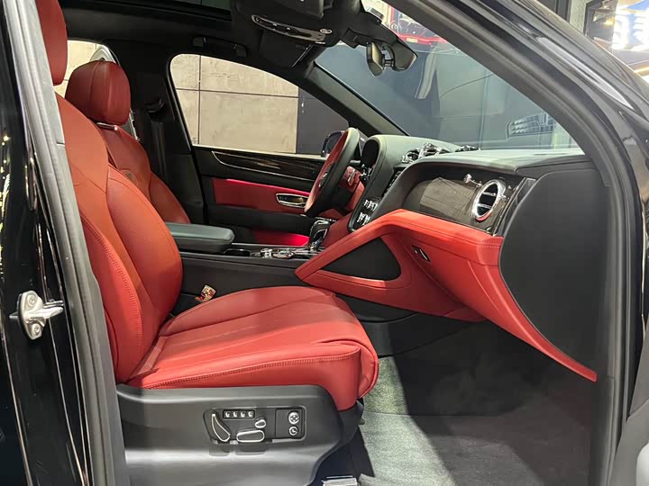 Фото 21 - Bentley Bentayga