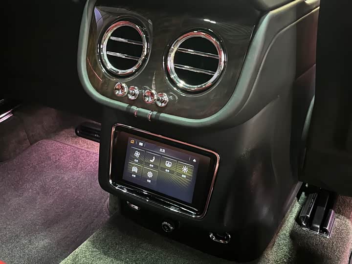 Фото 27 - Bentley Bentayga