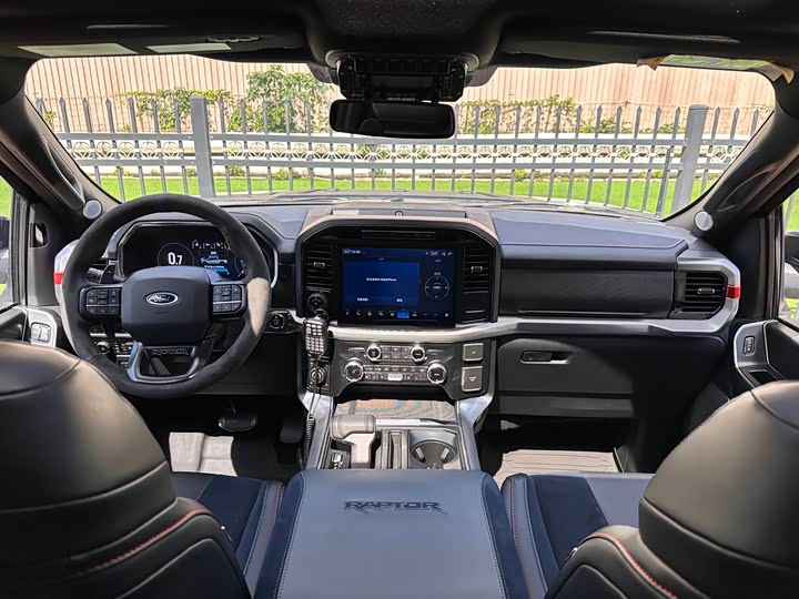 Фото 10 - Ford F-150 Raptor