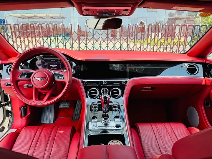 Фото 18 - Bentley Continental GT