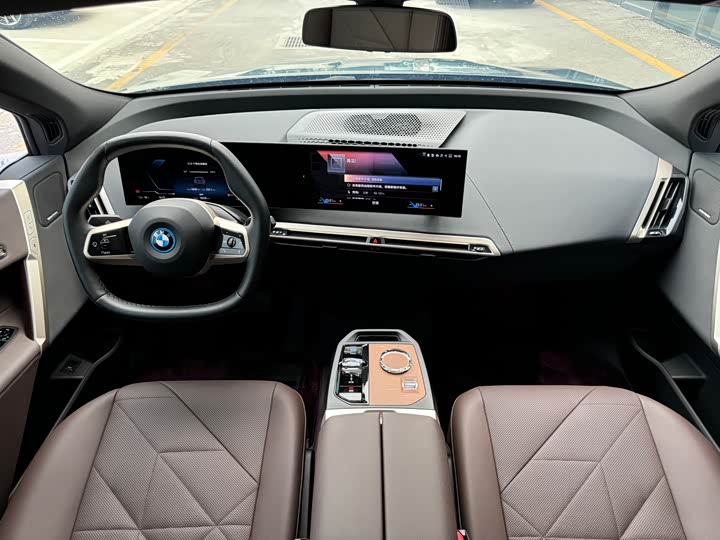 Фото 12 - BMW iX