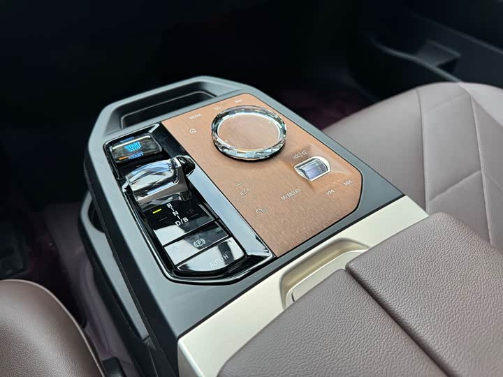 Фото 16 - BMW iX