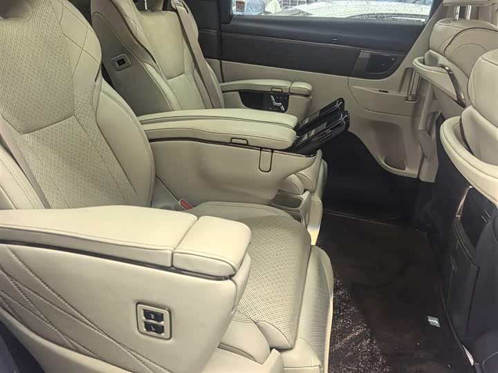 Фото 10 - Toyota Vellfire