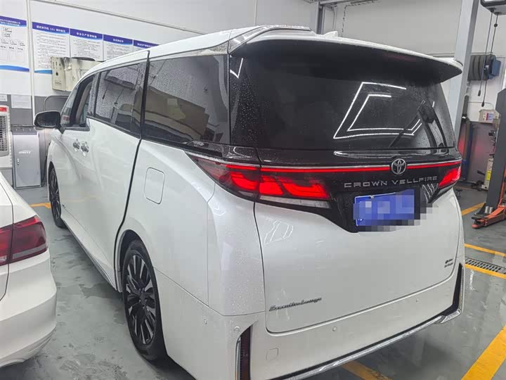 Фото 13 - Toyota Vellfire