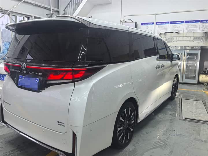 Фото 14 - Toyota Vellfire