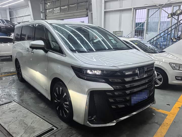 Фото 2 - Toyota Vellfire