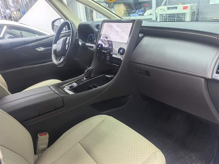 Фото 9 - Toyota Vellfire