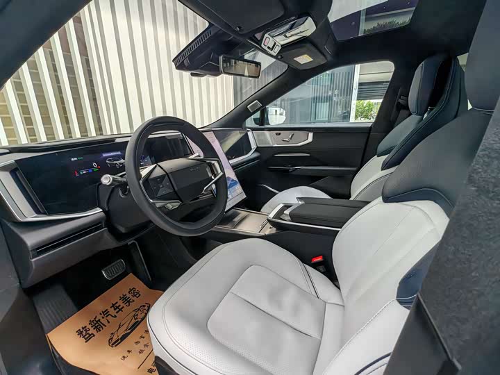 Фото 5 - HiPhi Y