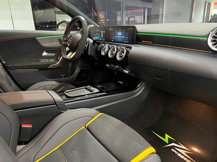 Фото 9 - Mercedes-Benz A-Class AMG