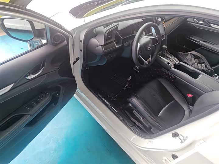 Фото 16 - Honda Civic