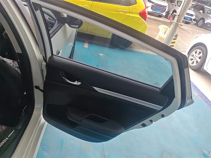 Фото 27 - Honda Civic