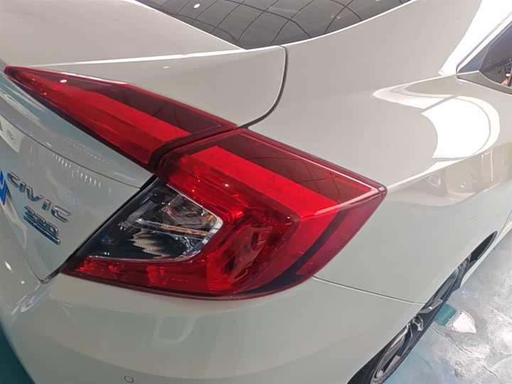 Фото 8 - Honda Civic