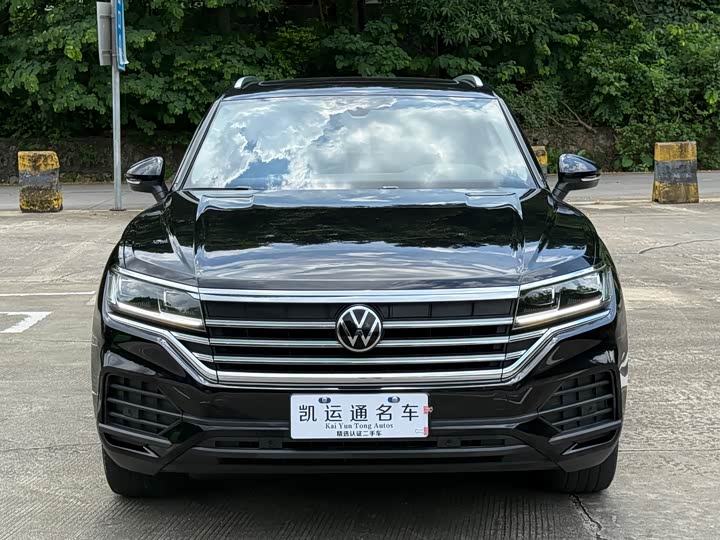 Фото 1 - Volkswagen Touareg