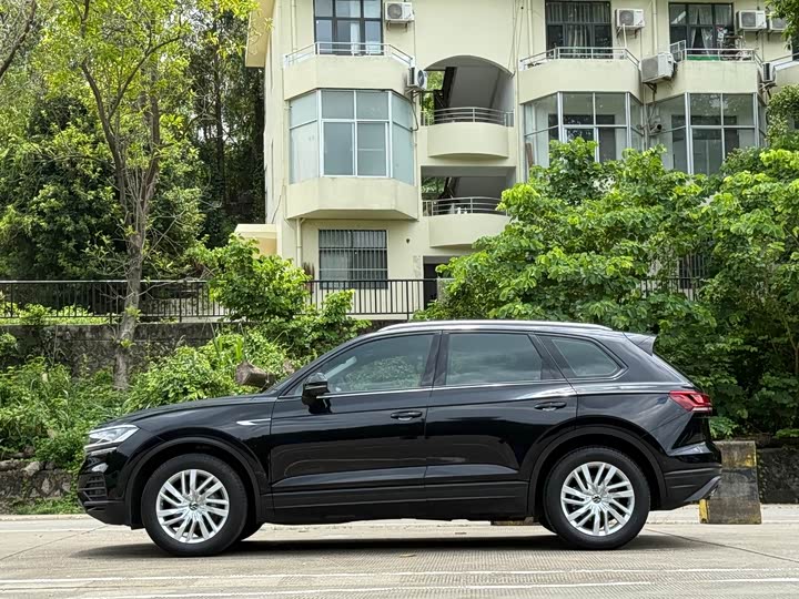 Фото 13 - Volkswagen Touareg