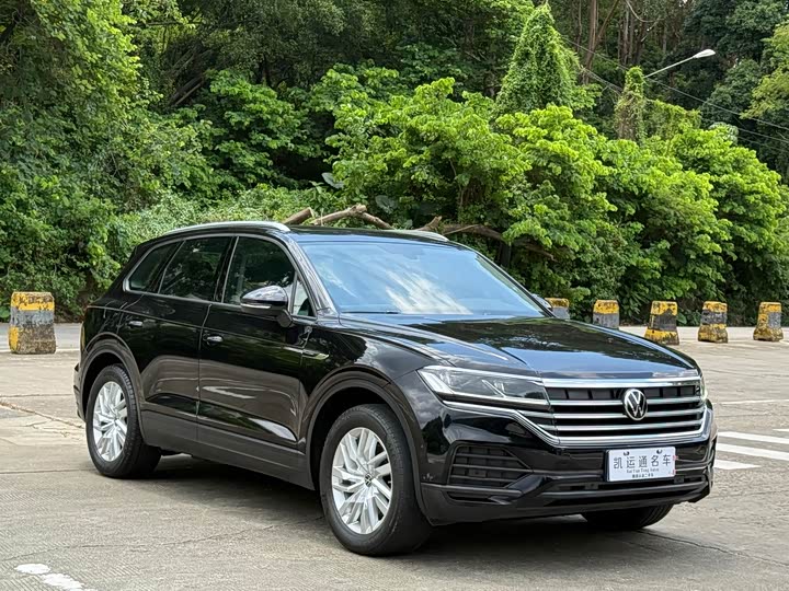 Фото 2 - Volkswagen Touareg