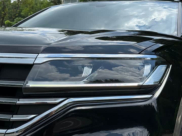 Фото 4 - Volkswagen Touareg