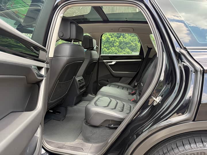 Фото 9 - Volkswagen Touareg