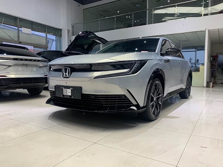 Фото 1 - Honda e:NP2