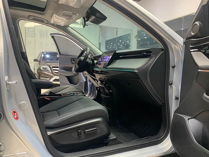 Фото 10 - Honda e:NP2