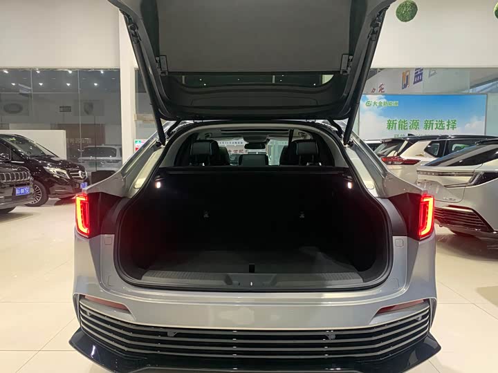 Фото 13 - Honda e:NP2