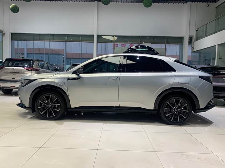 Фото 2 - Honda e:NP2