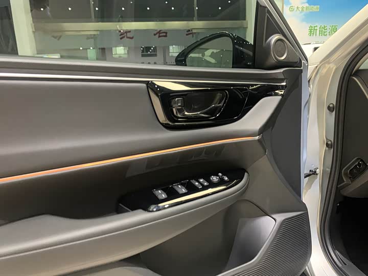 Фото 5 - Honda e:NP2