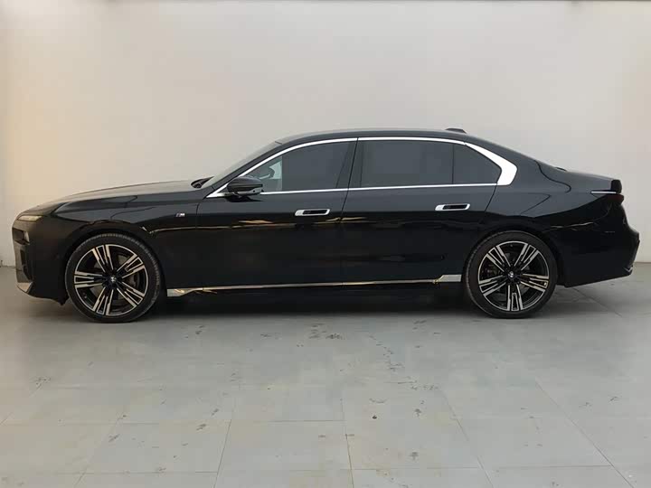 Фото 3 - BMW 7 Series