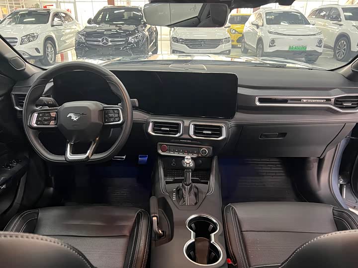 Фото 10 - Ford Mustang